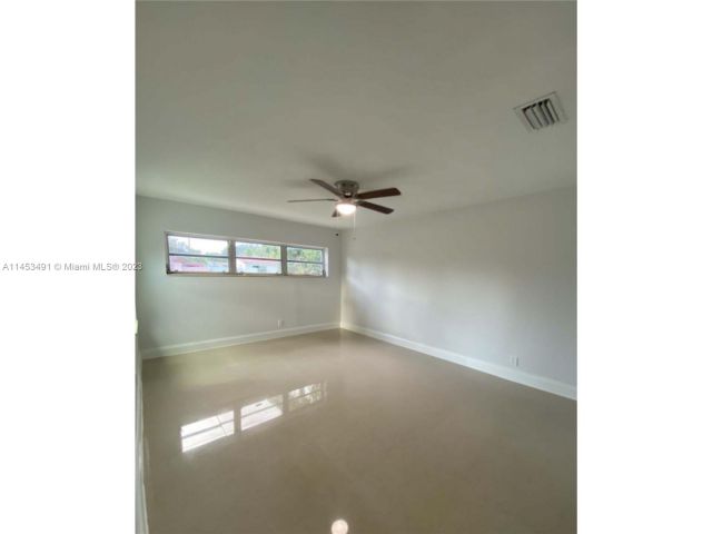 Home for rent at 3121 SW 16th Ct 3121 - photo 4391776