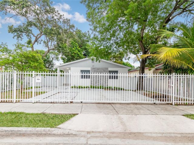 Home for rent at 4727 NW 5th Ave 4727 - photo 4402993