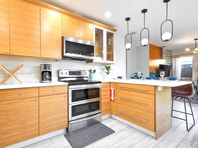 2-bedroom home for rent in Fort Lauderdale - 201 NE 16th Ct - MondialRealty