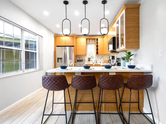 2-bedroom home for rent in Fort Lauderdale - 201 NE 16th Ct - MondialRealty