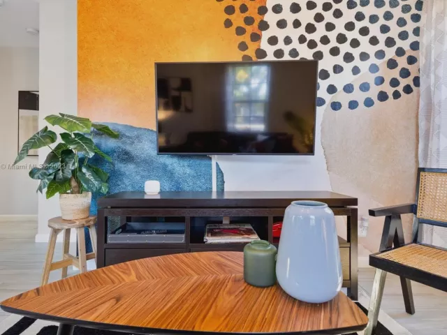 2-bedroom home for rent in Fort Lauderdale - 201 NE 16th Ct - MondialRealty