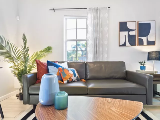 2-bedroom home for rent in Fort Lauderdale - 201 NE 16th Ct - MondialRealty