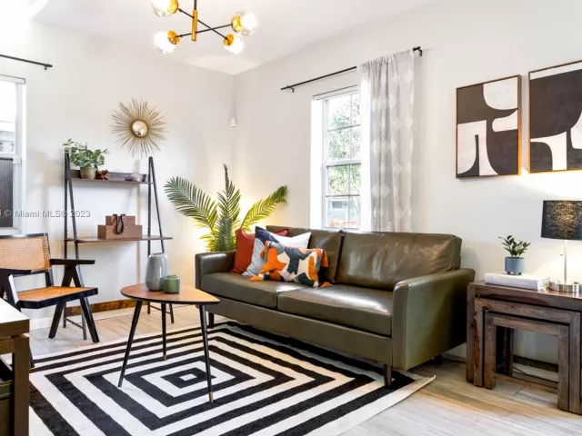 2-bedroom home for rent in Fort Lauderdale - 201 NE 16th Ct - MondialRealty