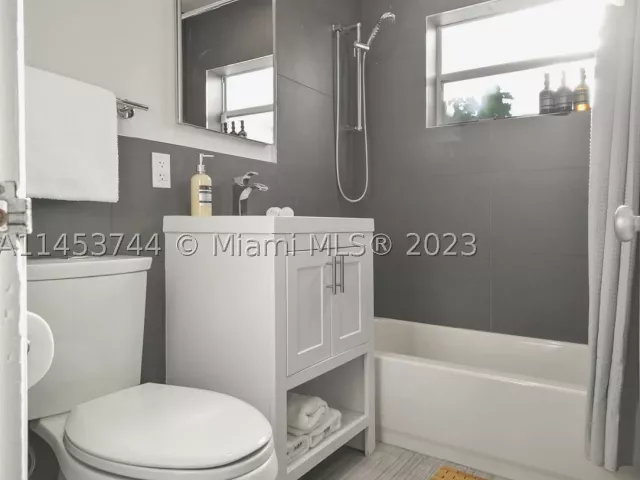 2-bedroom home for rent in Fort Lauderdale - 201 NE 16th Ct - MondialRealty