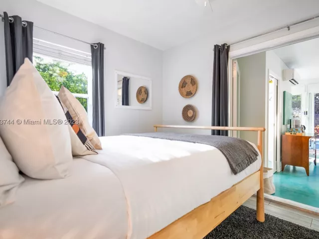 2-bedroom home for rent in Fort Lauderdale - 201 NE 16th Ct - MondialRealty