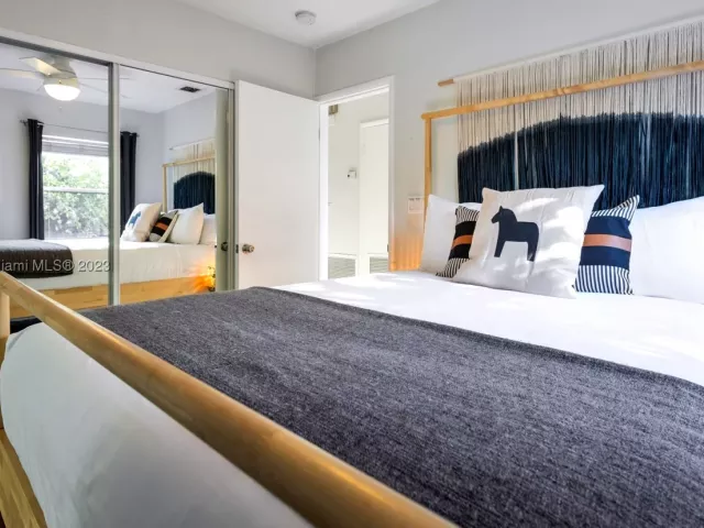 2-bedroom home for rent in Fort Lauderdale - 201 NE 16th Ct - MondialRealty