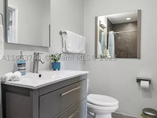 2-bedroom home for rent in Fort Lauderdale - 201 NE 16th Ct - MondialRealty