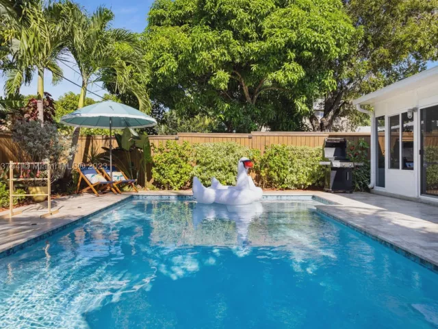 2-bedroom home for rent in Fort Lauderdale - 201 NE 16th Ct - MondialRealty