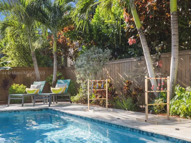 2-bedroom home for rent in Fort Lauderdale - 201 NE 16th Ct - MondialRealty