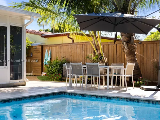 2-bedroom home for rent in Fort Lauderdale - 201 NE 16th Ct - MondialRealty