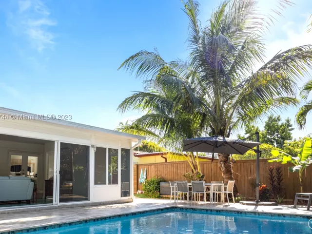 2-bedroom home for rent in Fort Lauderdale - 201 NE 16th Ct - MondialRealty