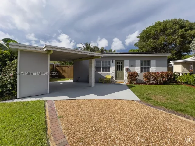 2-bedroom home for rent in Fort Lauderdale - 201 NE 16th Ct - MondialRealty