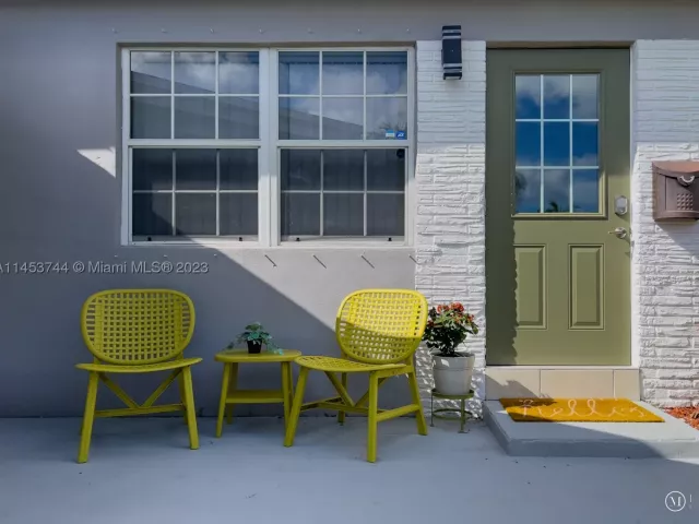 2-bedroom home for rent in Fort Lauderdale - 201 NE 16th Ct - MondialRealty