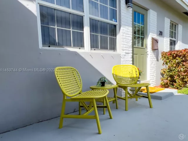 2-bedroom home for rent in Fort Lauderdale - 201 NE 16th Ct - MondialRealty