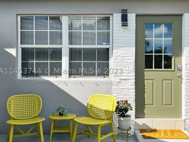 2-bedroom home for rent in Fort Lauderdale - 201 NE 16th Ct - MondialRealty