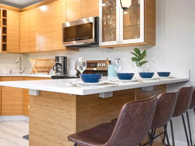 2-bedroom home for rent in Fort Lauderdale - 201 NE 16th Ct - MondialRealty