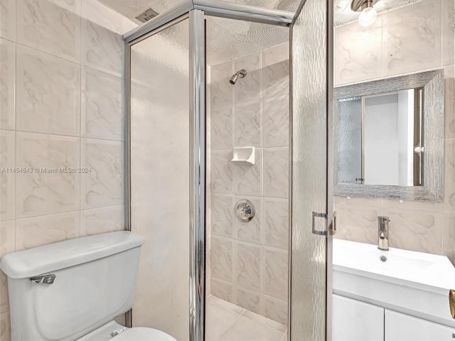 Apartment for sale  Unit #706 - photo 6517424