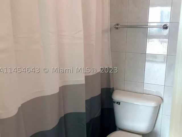 2-bedroom condo for sale in Miami Beach - 2655 Collins Ave 706 - MondialRealty