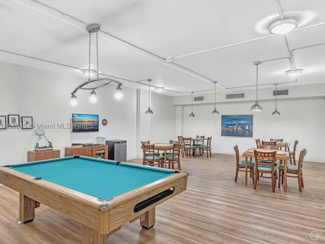 2-bedroom condo for sale in Miami Beach - 2655 Collins Ave 706 - MondialRealty