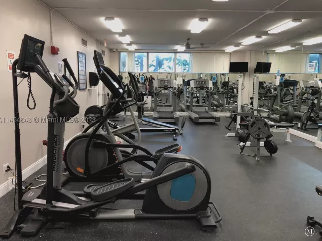 2-bedroom condo for sale in Miami Beach - 2655 Collins Ave 706 - MondialRealty