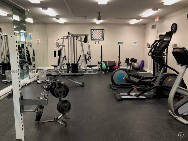 2-bedroom condo for sale in Miami Beach - 2655 Collins Ave 706 - MondialRealty