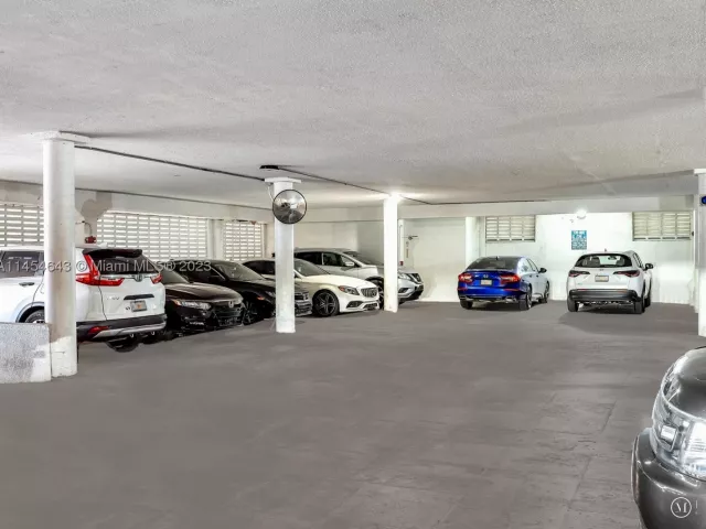 2-bedroom condo for sale in Miami Beach - 2655 Collins Ave 706 - MondialRealty