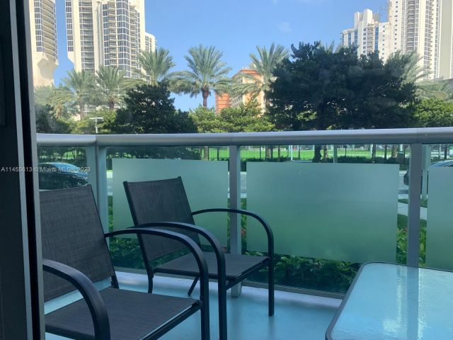 1-bedroom condo for sale in Sunny Isles Beach - 19370 Collins Ave 119 - MondialRealty