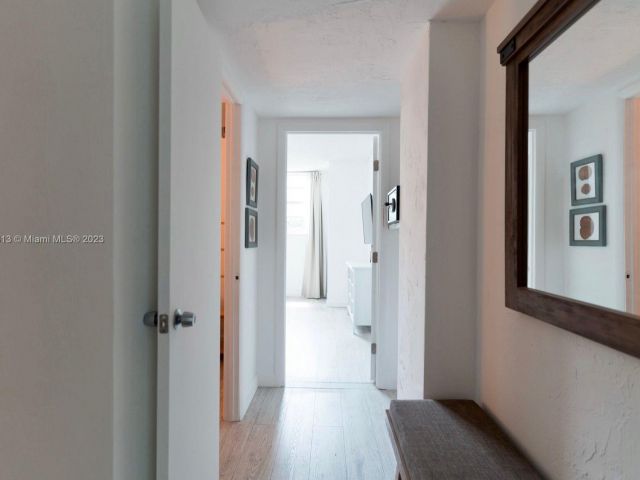 1-bedroom condo for sale in Sunny Isles Beach - 19370 Collins Ave 119 - MondialRealty