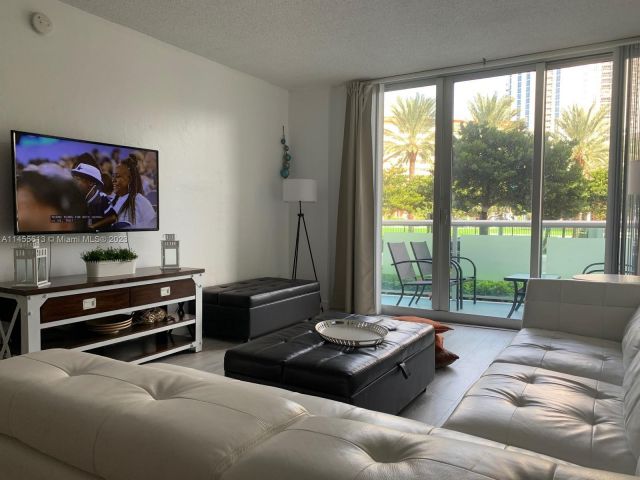 1-bedroom condo for sale in Sunny Isles Beach - 19370 Collins Ave 119 - MondialRealty