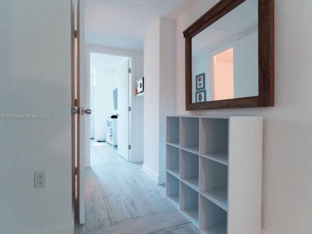 1-bedroom condo for sale in Sunny Isles Beach - 19370 Collins Ave 119 - MondialRealty