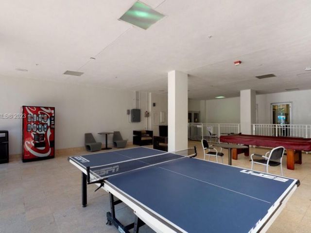 1-bedroom condo for sale in Sunny Isles Beach - 19370 Collins Ave 119 - MondialRealty