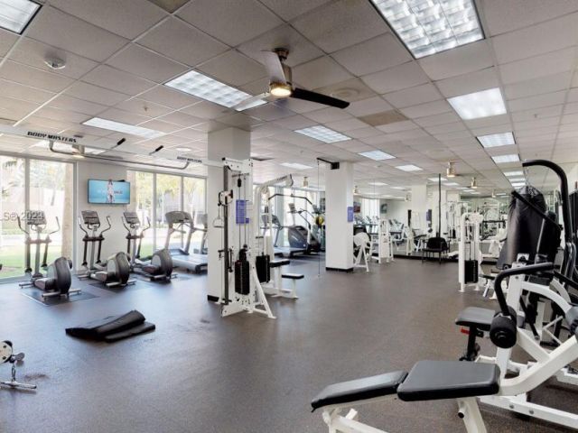 1-bedroom condo for sale in Sunny Isles Beach - 19370 Collins Ave 119 - MondialRealty