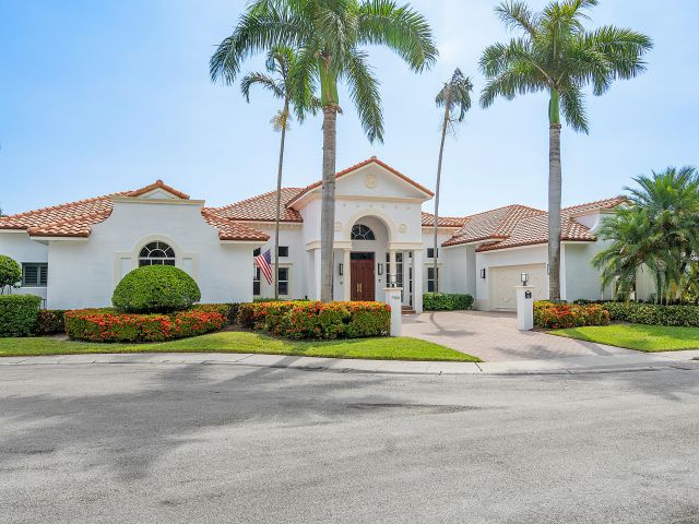 Home for sale at 7900 NE Palm Way - photo 4458576