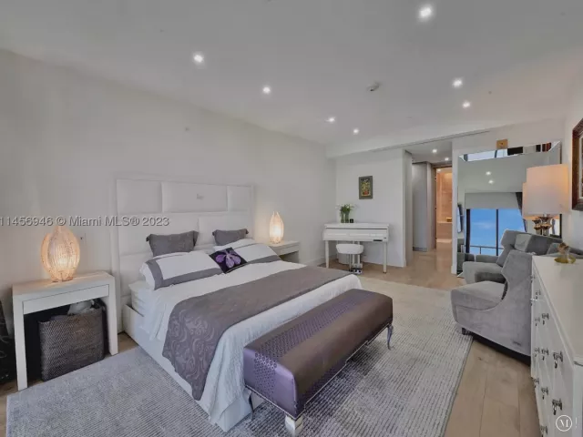 1-bedroom condo for rent in Bal Harbour -  - MondialRealty