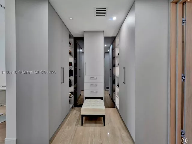 1-bedroom condo for rent in Bal Harbour -  - MondialRealty
