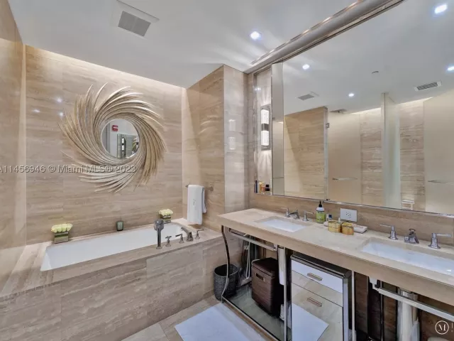 1-bedroom condo for rent in Bal Harbour -  - MondialRealty
