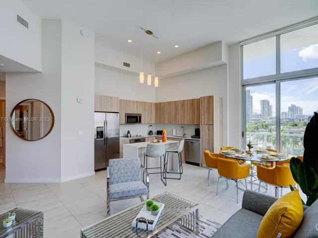 2-bedroom condo for sale in Miami - 3900 Biscayne Blvd S-502 - MondialRealty
