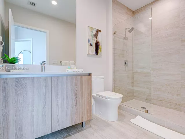 2-bedroom condo for sale in Miami - 3900 Biscayne Blvd S-502 - MondialRealty