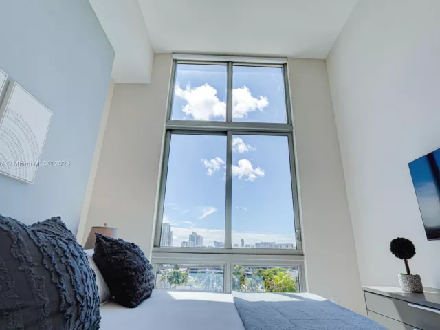 2-bedroom condo for sale in Miami - 3900 Biscayne Blvd S-502 - MondialRealty