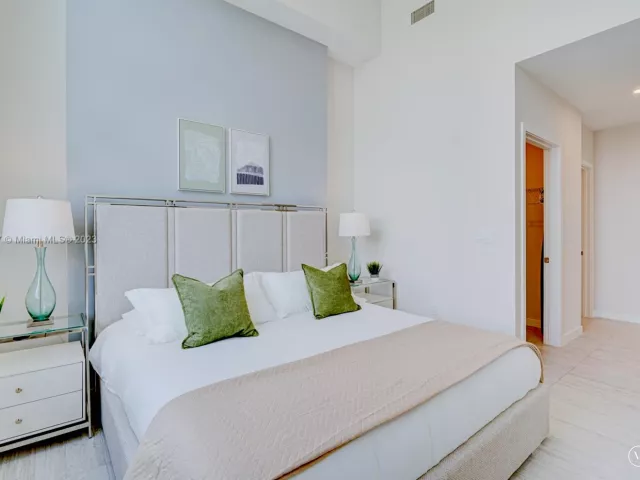 2-bedroom condo for sale in Miami - 3900 Biscayne Blvd S-502 - MondialRealty