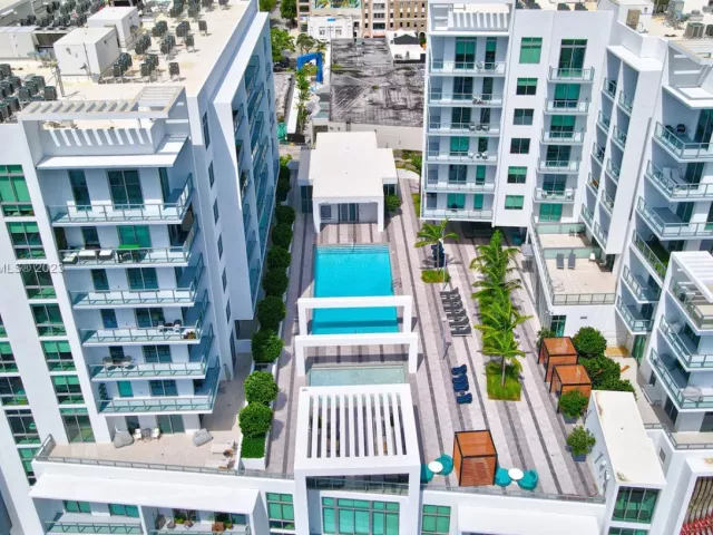 2-bedroom condo for sale in Miami - 3900 Biscayne Blvd S-502 - MondialRealty