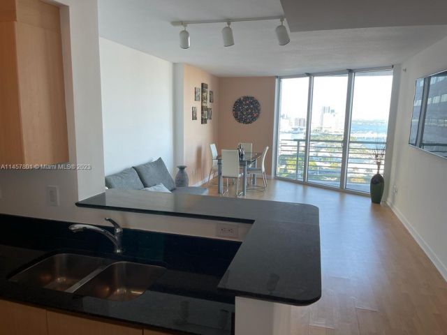 1-bedroom condo for rent in Miami - 325 S Biscayne Blvd 3716 - MondialRealty