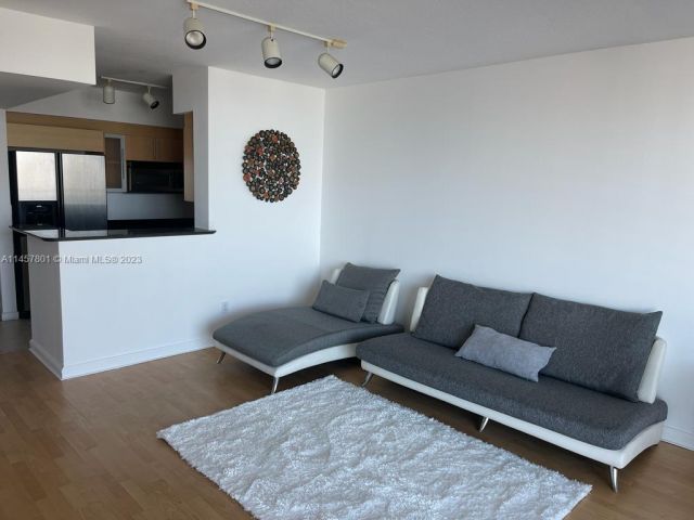 1-bedroom condo for rent in Miami - 325 S Biscayne Blvd 3716 - MondialRealty