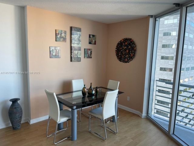 1-bedroom condo for rent in Miami - 325 S Biscayne Blvd 3716 - MondialRealty