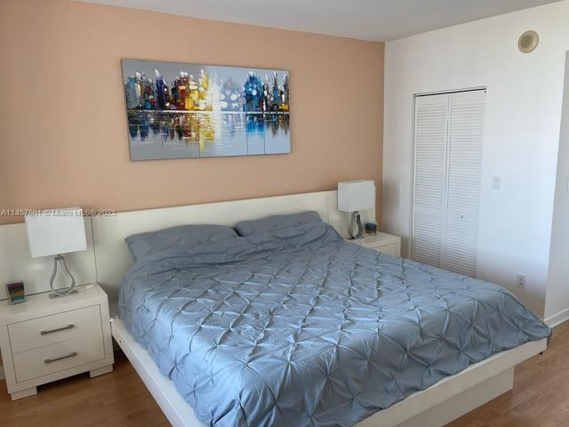 1-bedroom condo for rent in Miami - 325 S Biscayne Blvd 3716 - MondialRealty