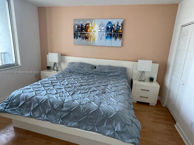 1-bedroom condo for rent in Miami - 325 S Biscayne Blvd 3716 - MondialRealty
