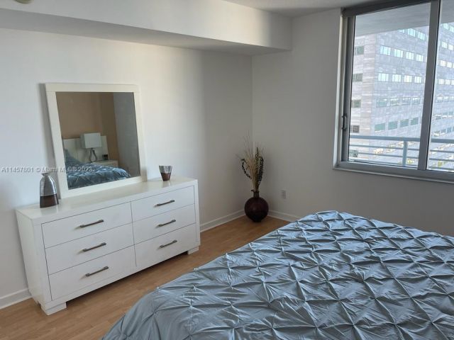 1-bedroom condo for rent in Miami - 325 S Biscayne Blvd 3716 - MondialRealty