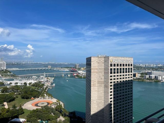 1-bedroom condo for rent in Miami - 325 S Biscayne Blvd 3716 - MondialRealty