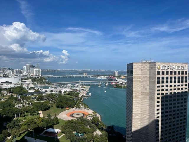 1-bedroom condo for rent in Miami - 325 S Biscayne Blvd 3716 - MondialRealty