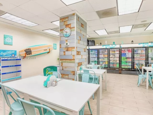 1-bedroom condo for rent in Hollywood - 3801 S Ocean Dr 6S - MondialRealty